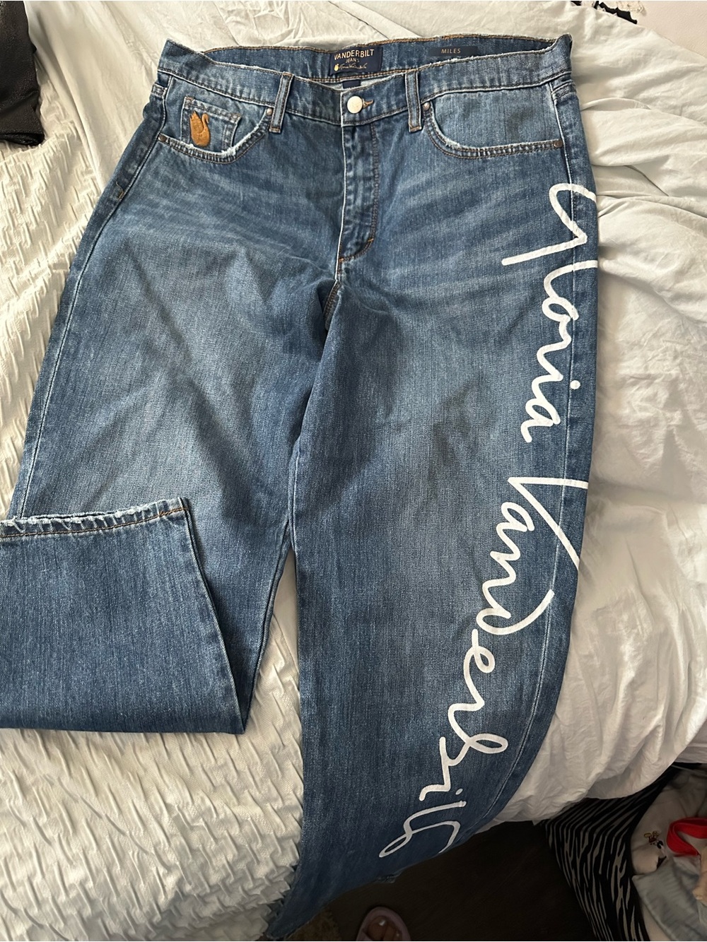 Gloria Vanderbilt Blue Denim Jeans with White Script Logo